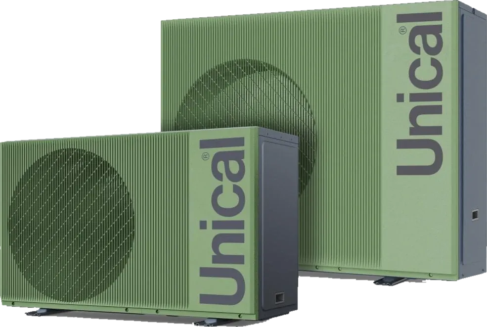 Pompes à chaleur air/eau UNICAL UHP au propane R290, carrosserie verte, en deux tailles : UHP 45-65 devant, UHP 100-160 derrière